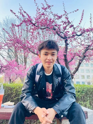 1阿克那尔·居马那力 个人风采照_副本.jpg